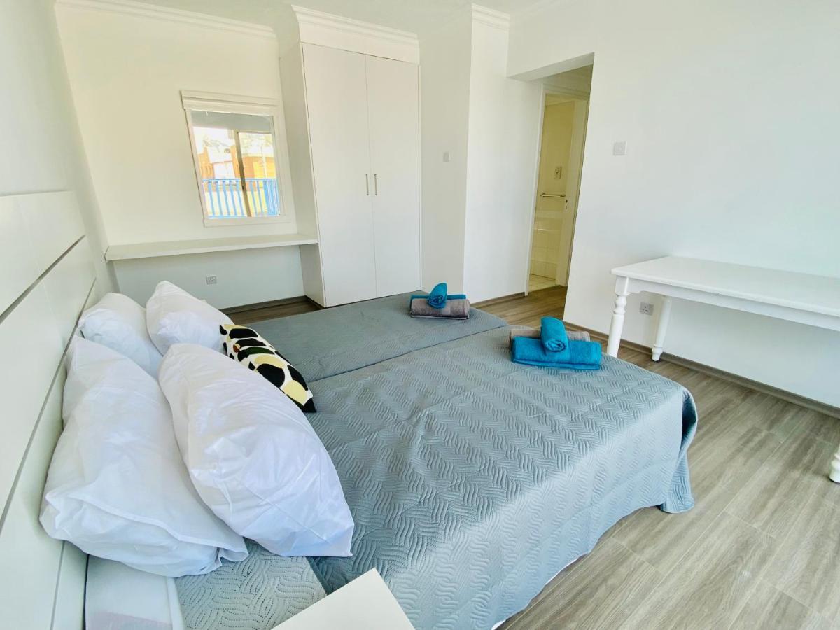 Basillica 3 Bedrooms Apartament *