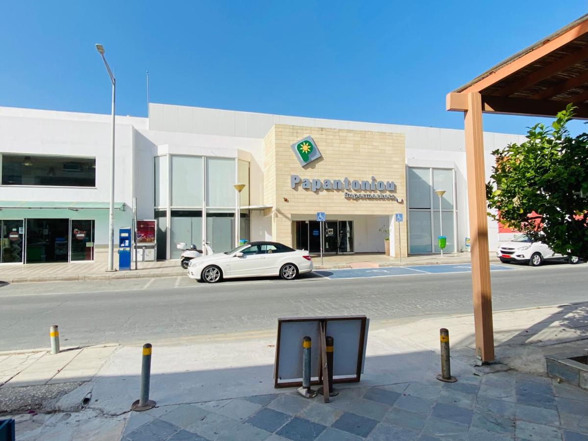 Basillica 3 Bedrooms Apartament *